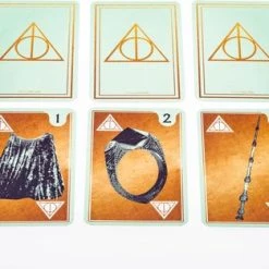 Wizarding World Of Harry Potter Harry Potter - Seek The Deathly Hallows - Kaartspel -Kinderspellen Verkoopwinkel 550x313 2