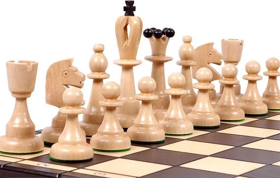 Chess The Game - Elegant Schaakspel - Middelgroot Donkerbruin Schaakbord Incl. Elegante Schaakstukken - Inklapbaar 4 Chess The Game - Elegant Schaakspel - Middelgroot Donkerbruin Schaakbord Incl. Elegante Schaakstukken - Inklapbaar - Afbeelding 4