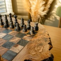 Schaakset Olijfolie & Honing Met Laden - Schaakspel - Schaakstukken - Schaakbord - Schaken - Bordspel - Handgemaakt - Cadeau - Kado - Hout - Zwart - Volwassenen & Kinderen - 55 X 55 X 10 Cm -Kinderspellen Verkoopwinkel 550x823 2