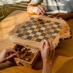 Schaakset Olijfolie & Honing Met Laden - Schaakspel - Schaakstukken - Schaakbord - Schaken - Bordspel - Handgemaakt - Cadeau - Kado - Hout - Zwart - Volwassenen & Kinderen - 55 X 55 X 10 Cm -Kinderspellen Verkoopwinkel 550x823 9