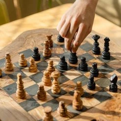 Schaakset Olijfolie & Honing Met Laden - Schaakspel - Schaakstukken - Schaakbord - Schaken - Bordspel - Handgemaakt - Cadeau - Kado - Hout - Zwart - Volwassenen & Kinderen - 55 X 55 X 10 Cm -Kinderspellen Verkoopwinkel 550x825 10